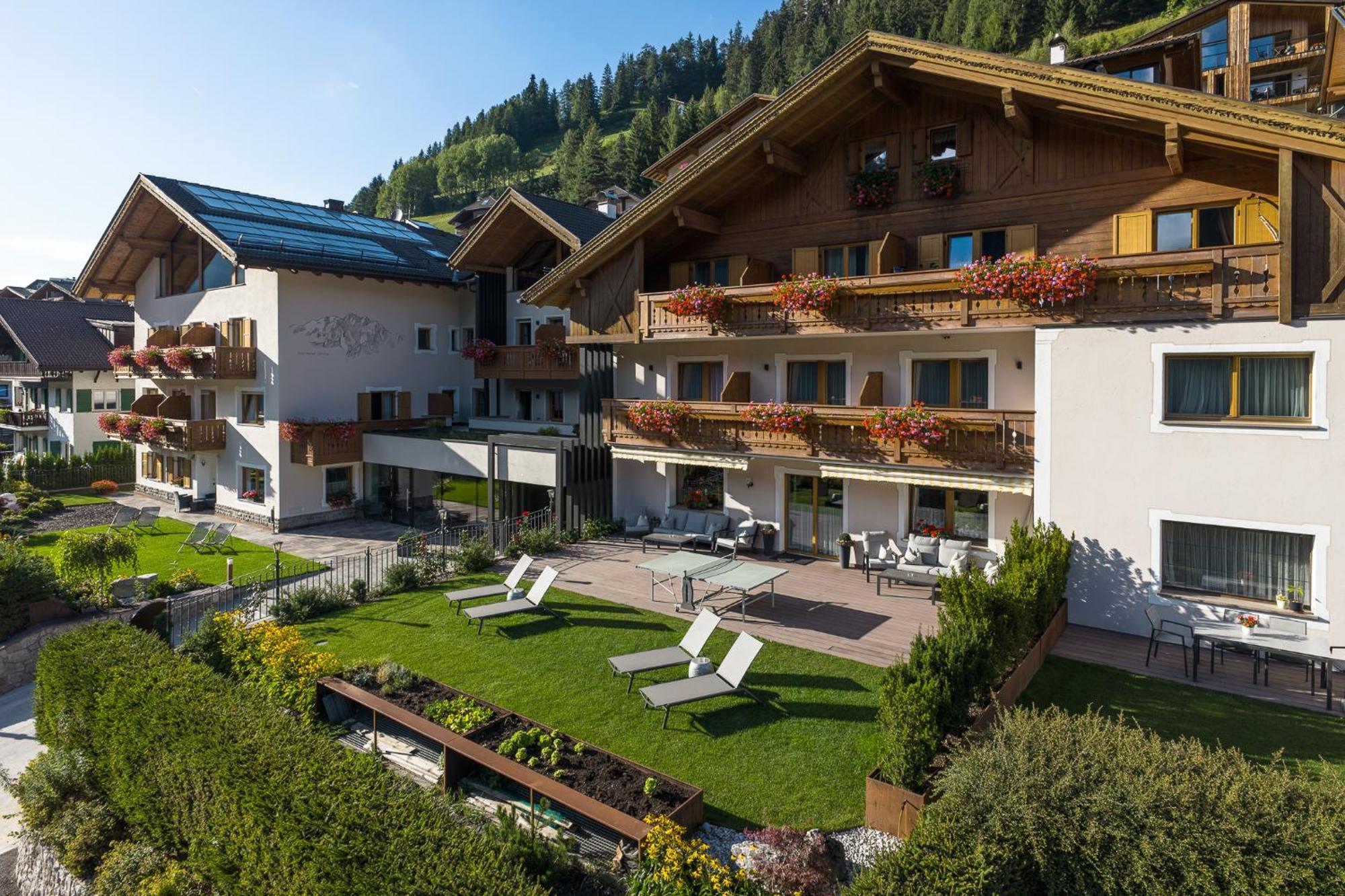Hotel Vernel Santa Cristina Val Gardena Esterno foto